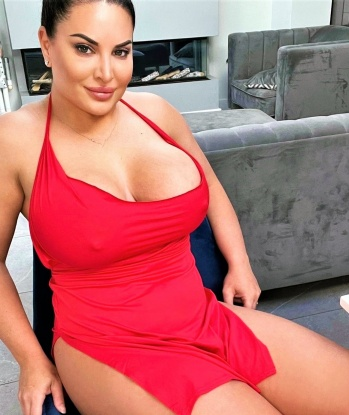 Мои услуги нацелены на то, чтобы ты почувствовал себя настоящим королем 👑 Я готова исполнить твои самые сокровенные фантазии и покажу тебе, что значит настоящее удовольствие. Наши встречи будут полны страсти и нежности, и я уверена, что ты останешься доволен 😉 У меня есть отличные отзывы от моих довольных клиентов, так что можешь быть уверен в моей профессиональности. Приходи ко мне, и я дарю тебе незабываемые эмоции и неповторимые моменты наслаждения. Жду тебя, чтобы сделать нашу встречу по-настоящему особенной 💫💖 Юлия